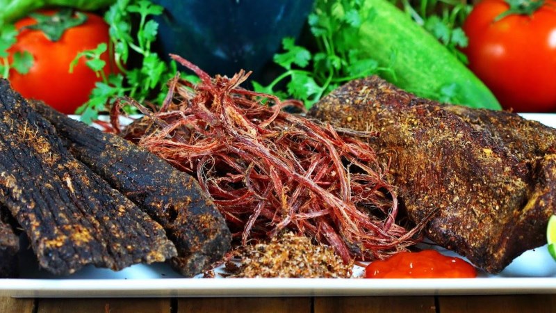 Thịt trâu gác bếp là gì