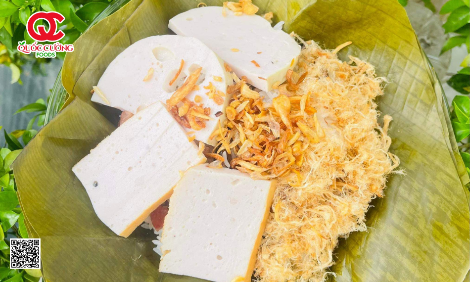 Chả lụa ăn kèm với xôi