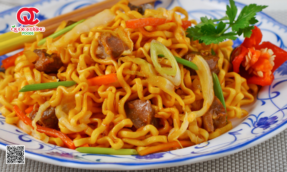 mì xào thịt xông khói