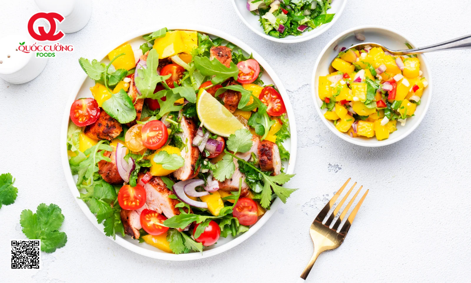 Thịt xông khói trộn salad