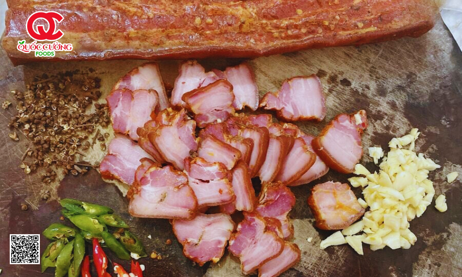 Thịt lợn gác bếp xào tỏi ớt