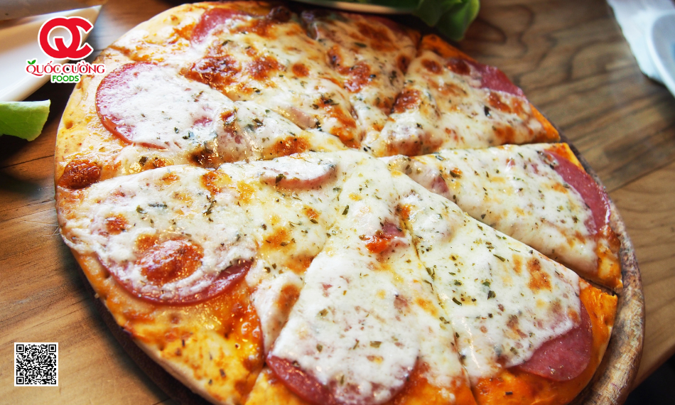 Bí Quyết Làm Pizza Lạp Xưởng Xông Khói Phô Mai Ngon Mê Ly