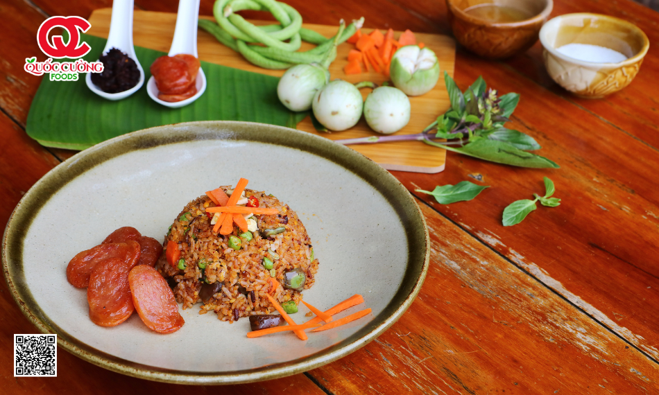 Hướng dẫn chi tiết cách làm món cơm chiên lạp xưởng xông khói