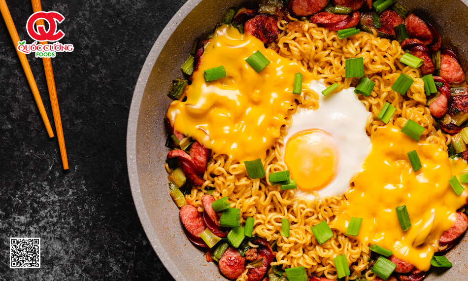 Mì xào lạp xưởng xông khói