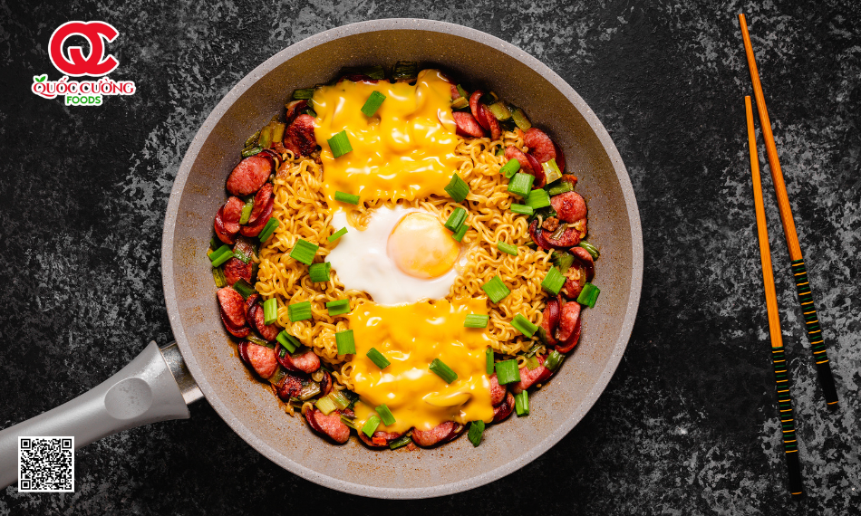 Mì xào lạp xưởng xông khói