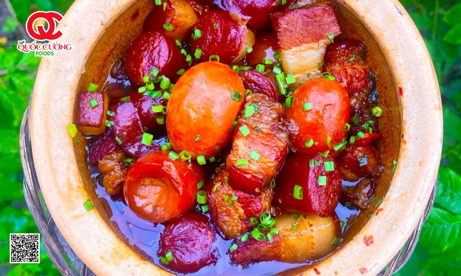 thịt kho tàu lạp xưởng hun khói